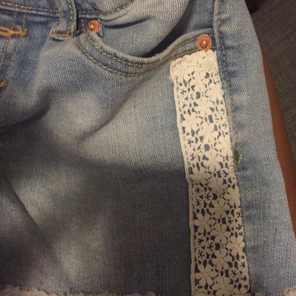 Cute girls jean shorts - Picture 2 of 2